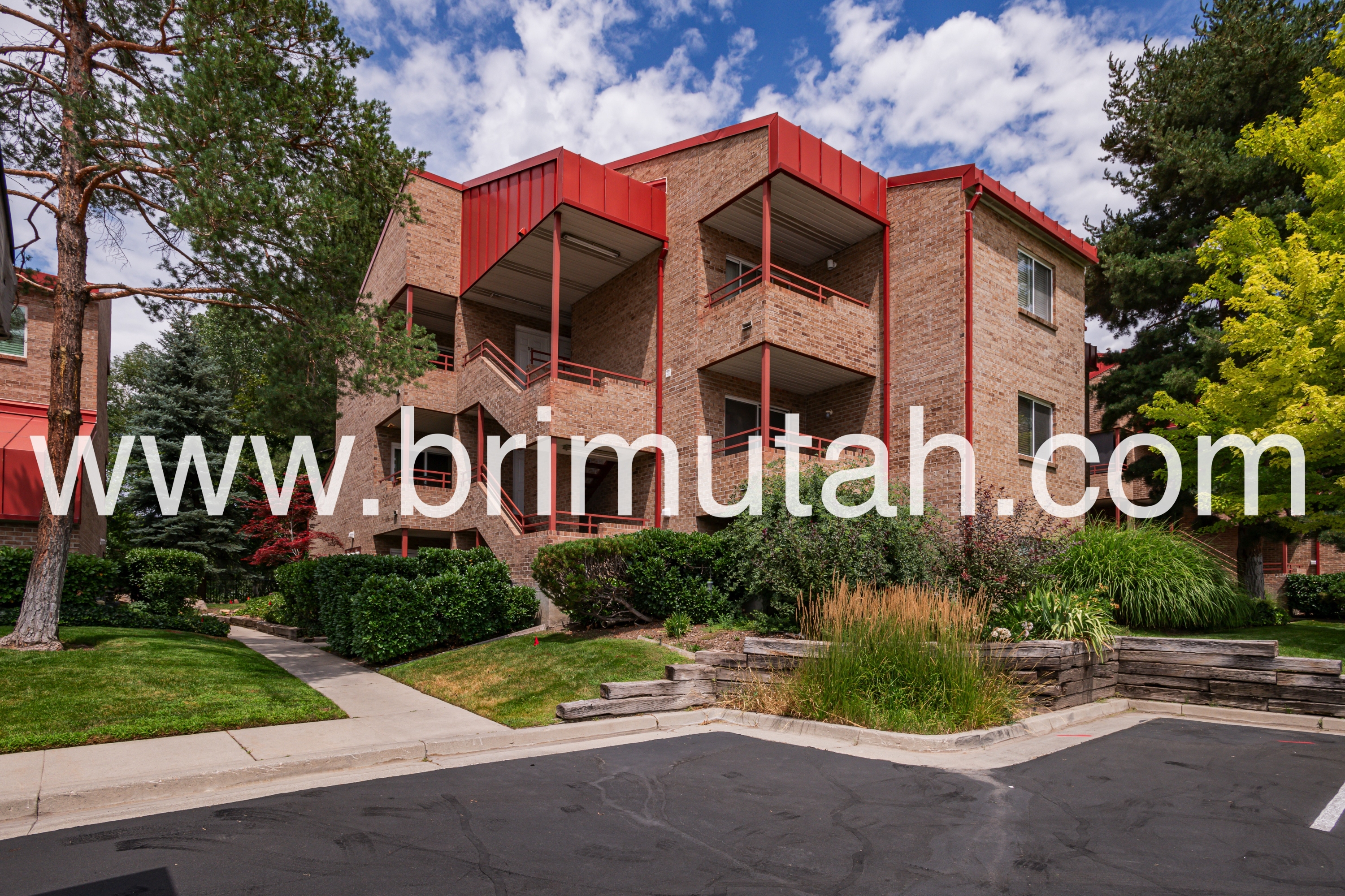 4836 Highland Cir. #501 (NEW)